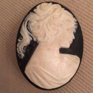 Vintage Jewelry - Vintage black celluloid cameo pin brooch Vintage Jewelry - Vintage black celluloid cameo pin brooch